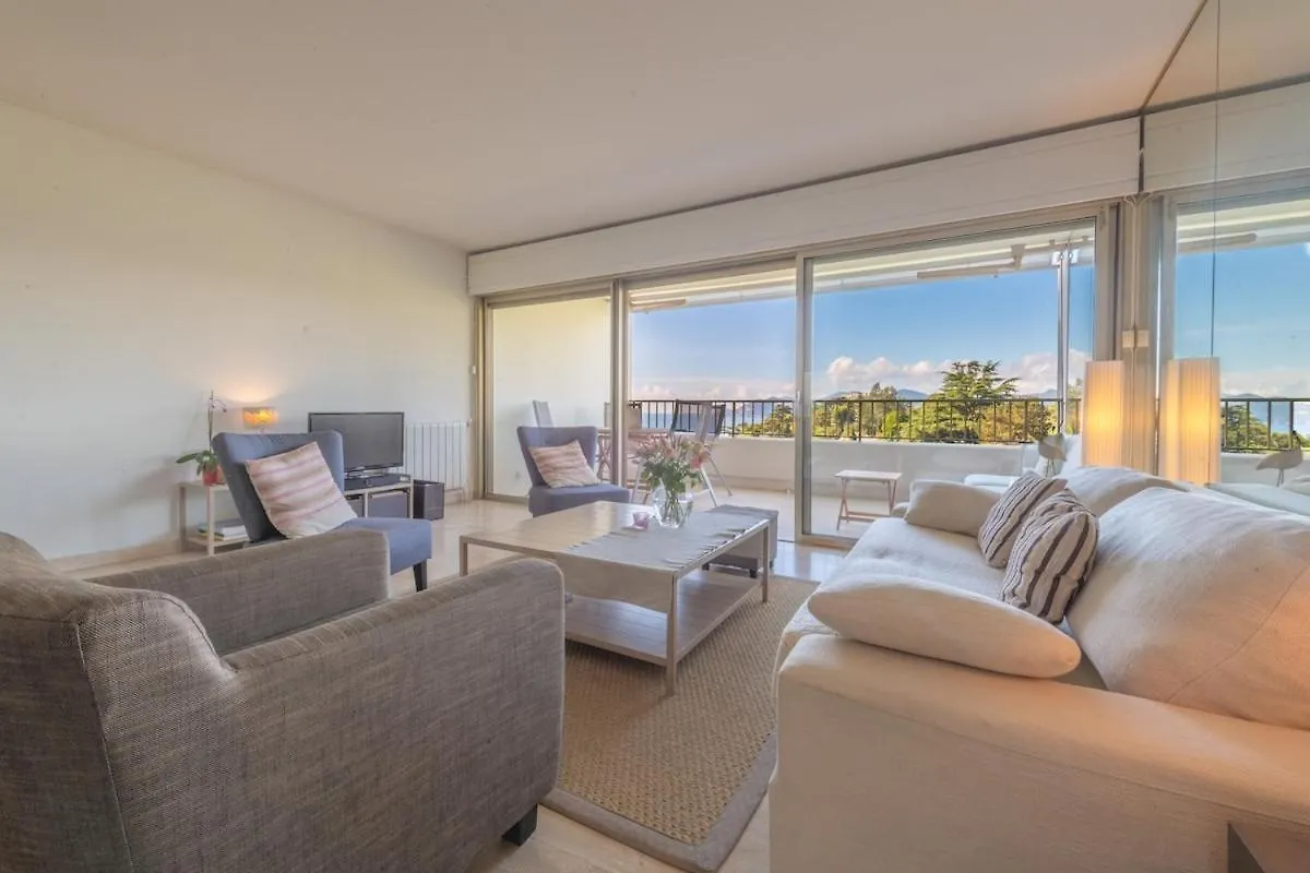 Riviera Escape - Sea View, Pool & Tennis Cannes Apartment