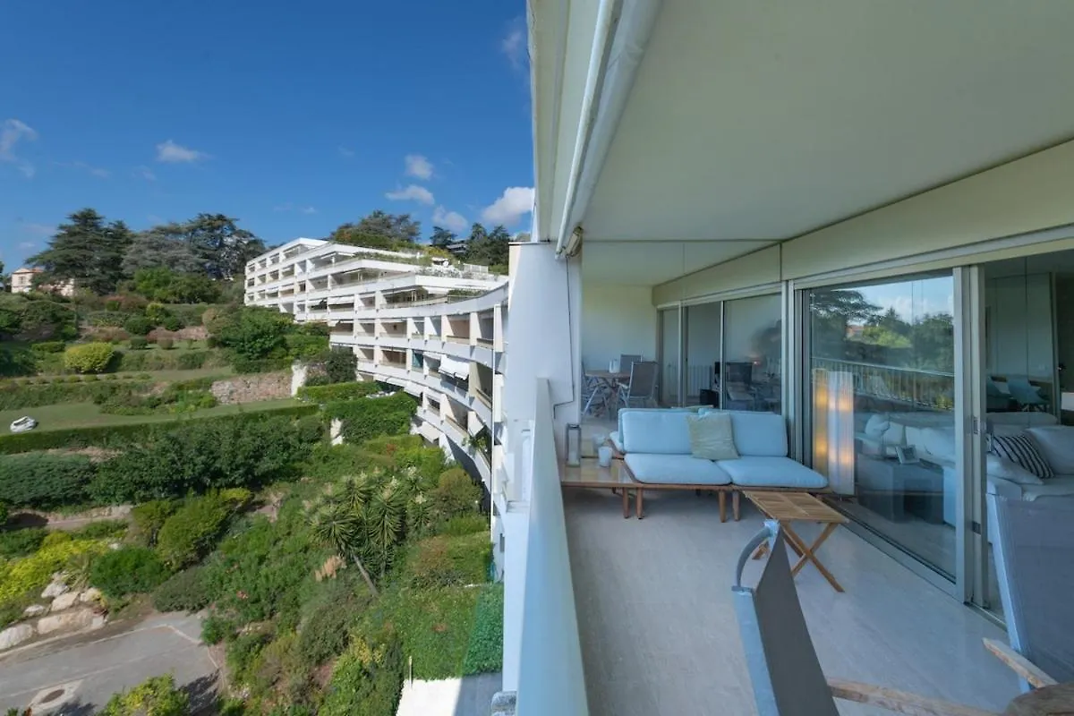 Apartment Riviera Escape - Sea View, Pool & Tennis Cannes