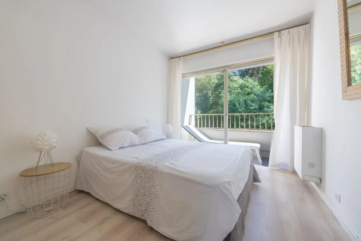 Apartment Riviera Escape - Sea View, Pool & Tennis Cannes