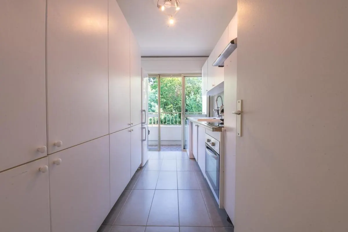 Apartment Riviera Escape - Sea View, Pool & Tennis Cannes